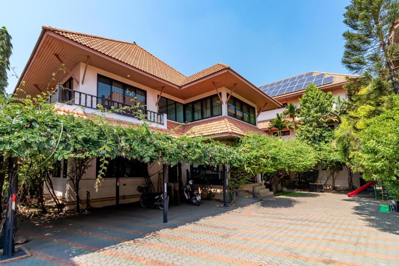 Primrose Place Bed & Breakfast Bangkok Exterior photo